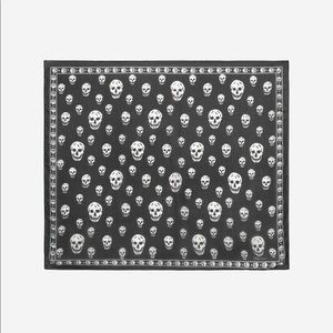 Alexander Mcqueen Women's Classic Silk Skull Scarf in Black